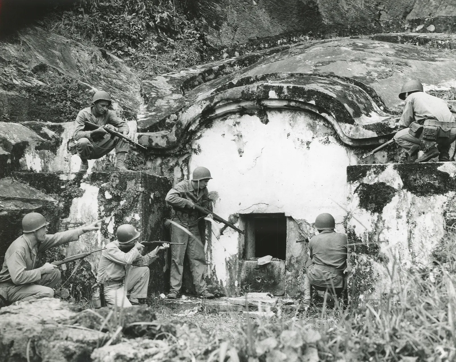 Marines-Japanese-bunker-Battle-of-Okinawa-1945-World-War-II.jpg